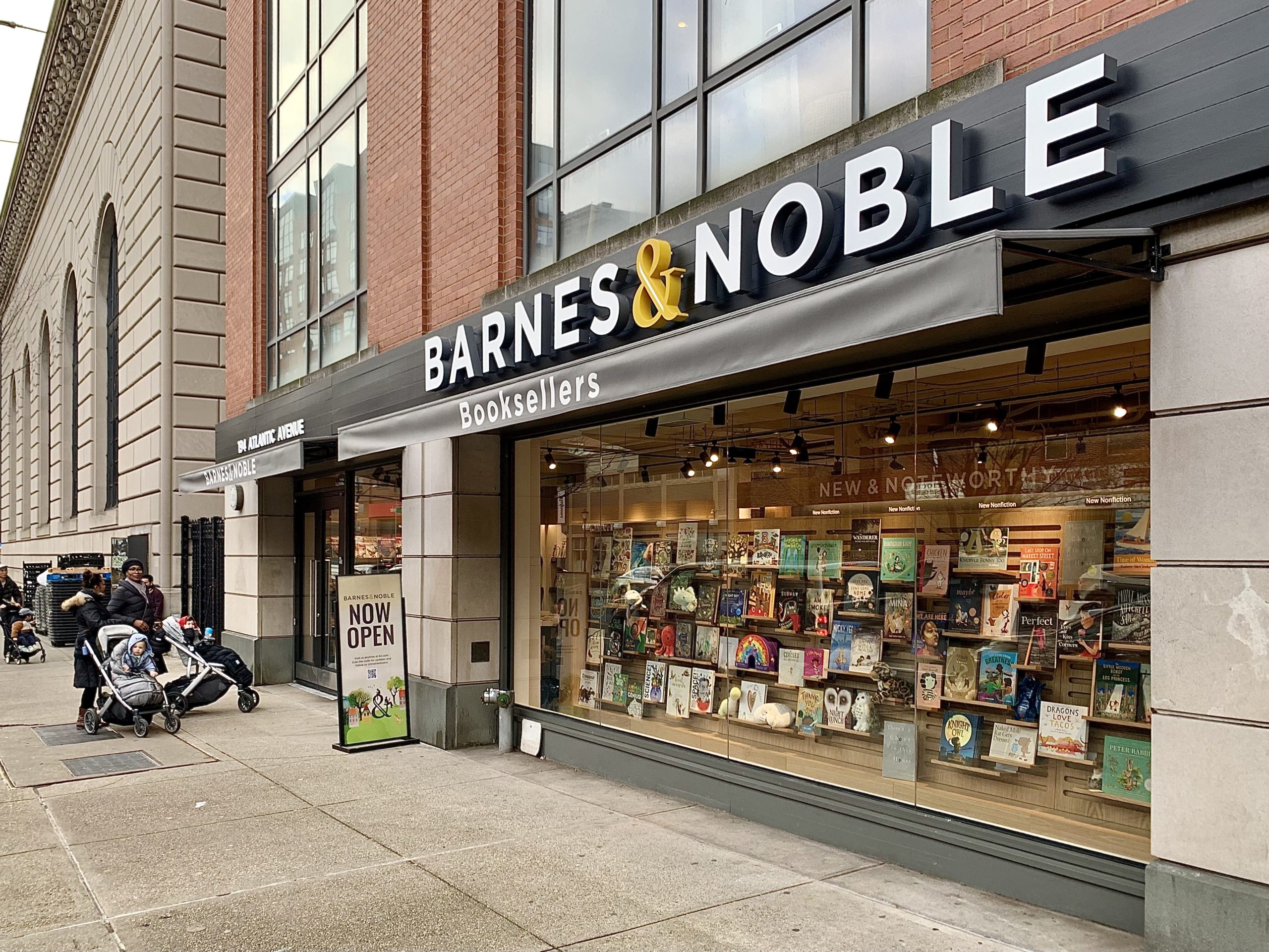 Brooklyn's newest Barnes & Noble bookstore opens in Cobble Hill