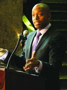 Dr. Khalil Gibran Muhammad, director of the Schomburg Center, was the keynote speaker. He was presented with the Distinguished Service Award by the Kings County Courts Black History Month Committee.