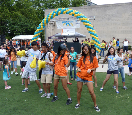 Hundreds of volunteers partied in Cadman Plaza Park in Downtown Brooklyn after Saturdayâ€™s Cystic Fibrosis Great Strides Walk-a-Thon. Photo by Mary Frost