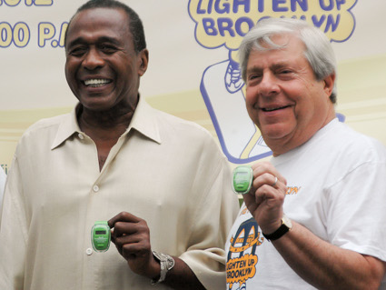 Ben Vereen and Marty Markowitz holding pedometers