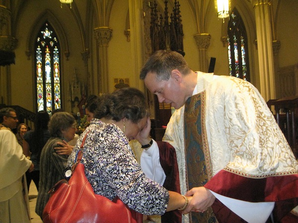 Fr Chris Ballard confers a blessing on member of the faithful_photo by FNT.jpg