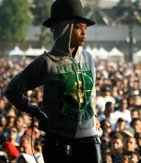 Erykah_Badu_at_Jazz_Reggae_Festival_LA_2009.jpg