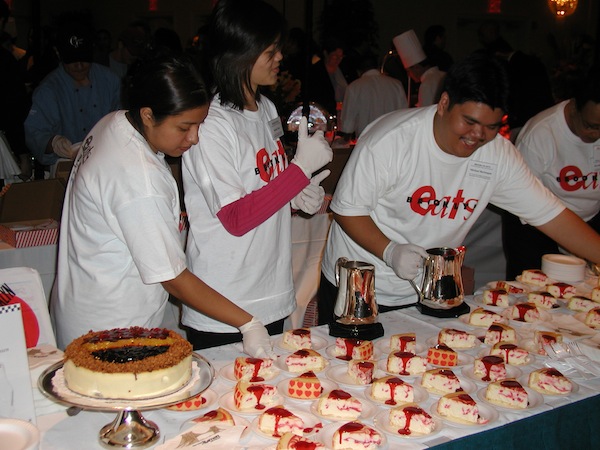 P1010214_Brooklyn_Eats_College_of_Technology_Students_Serve_Juniors_Cheesecakes.JPG