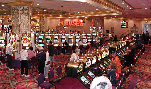 640px-Casino_slots2.jpg