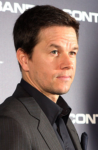 Mark_Wahlberg_at_the_Contraband_movie_premiere_in_Sydney_February_2012.jpg