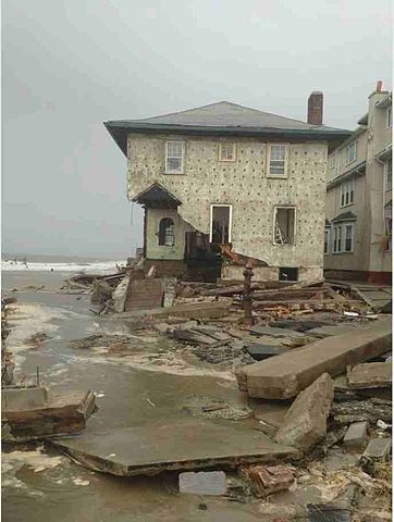 Damage_from_Hurricane_Sandy_to_house_in_Brooklyn,_NY.jpeg.jpeg