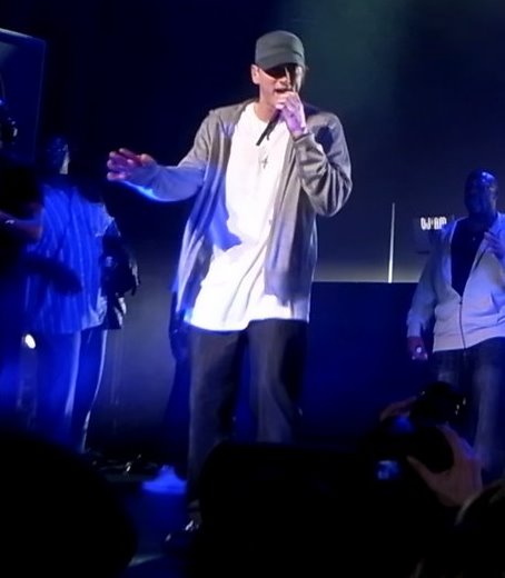Eminem_at_DJ_hero_party_with_d12.jpg