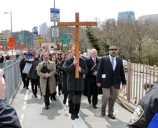 Way of the Cross walk ovber Brooklyn Bridge