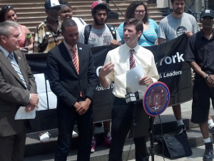 Politicians urge Bill de Blasio to allocate more NYCHA housing for the homeless