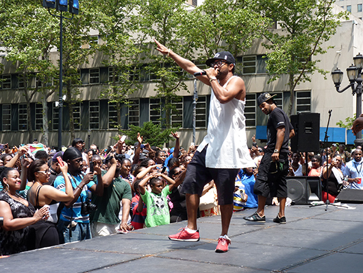 Shaggy at Brooklyn Borough Hall. Photo by Mary Frost