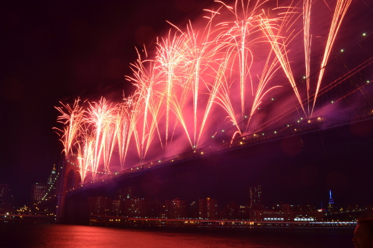 Brooklyn Bridge Fireworks. Photo by Rob Abruzzese
