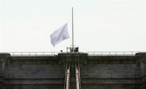 The NYPD lowered a white flag atop the Brooklyn Bridge on July 22