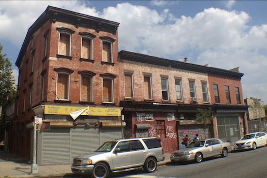 Bones of contention: 1127 Bedford Ave. at left, with 1129 and 1131 Bedford Ave. Eagle photos by Lore Croghan
