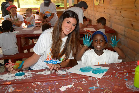 She played “Meadow” on the landmark HBO series “The Sopranos.” Actress Jamie-Lynn Sigler brought smiles to children like East New York resident Timothy Butler, 4, at a summer camp for kids with cancer. Jamie-Lynn and Timothy showed a flair for hand-painting. Photo courtesy of Melissa Preminger Friedberg JCC-Sunrise Day Camp