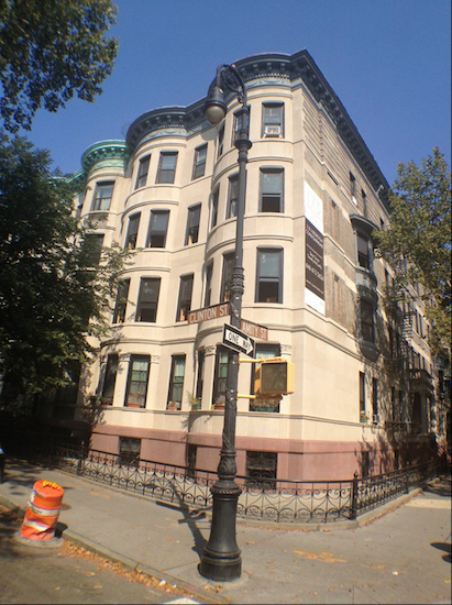 One of the things we love about LICH-Land (AKA Cobble Hill): 173 Amity St.