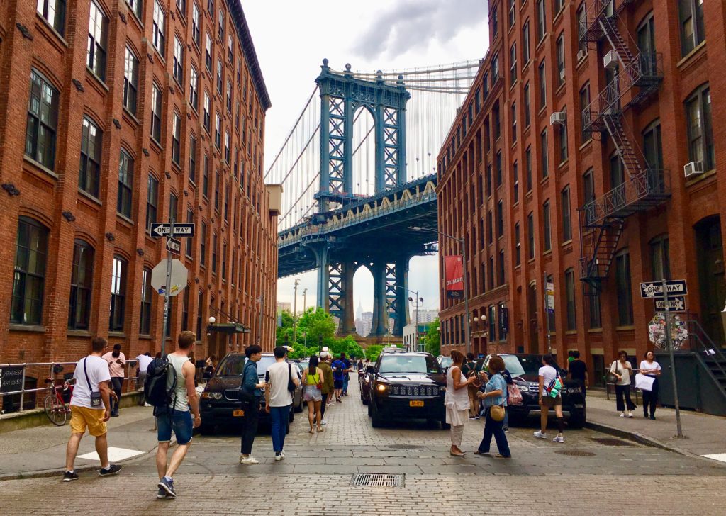 Welcome to Washington Street, Brooklyn’s premier photo hot spot. Photo: Lore Croghan/Brooklyn Eagle