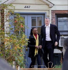Do they miss their Park Slope home? Mayor Bill de Blasio and wife Chirlane McCray had a privacy fence built at their new digs, Gracie Mansion. AP Photo/Mark Lennihan