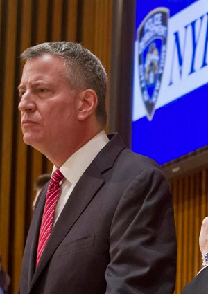 New Yorkers didn't like it when NYPD officers turned their backs on Bill de Blasio. AP photo