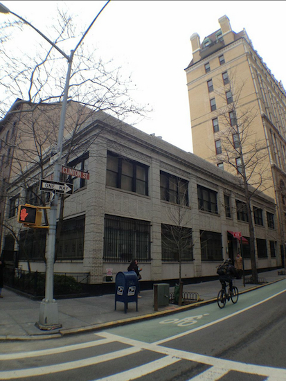 This is 100 Clinton St., the Brooklyn Heights building that Packer Collegiate just purchased. Eagle photos by Lore Croghan