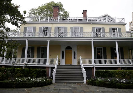 Asbestos was reportedly found on the Gracie Mansion roof. AP Photo/Seth Wenig, File