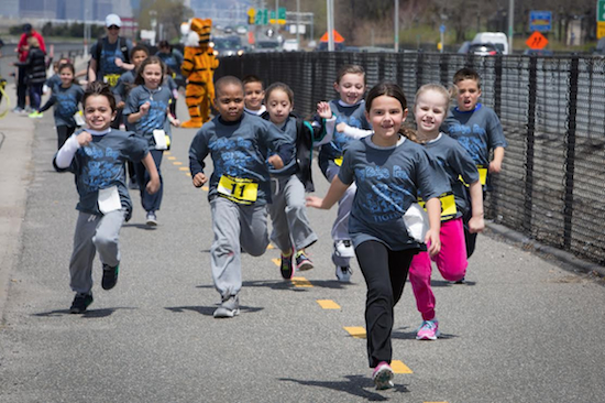 Students had a great time running on the Shore Road Promenade. Photo by Julie Brown/Bay Ridge Prep