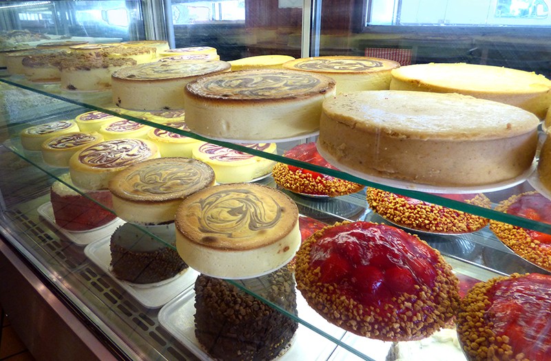 A wonderland of delicious cheesecakes in Junior’s front window display. Photos by Mary Frost