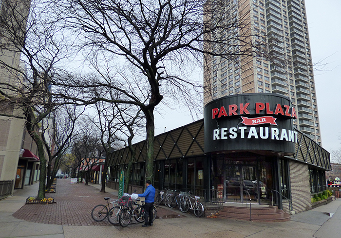 The Park Plaza Diner would be no more if shareholders at 75 Henry Street agree to sell their parcel of properties on Pineapple Walk to a developer, who plans a 40-story tower. Photo by Mary Frost