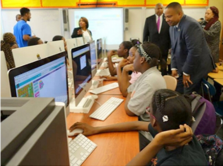 State Sen. Jesse Hamilton (D-Brownsville) visits a technology class at P.S. 298/Brownsville Collaborative Middle School being conducted as part of his Brownsville community empowerment program titled "the Campus." Photo courtesy the office of state Sen. Jesse Hamilton