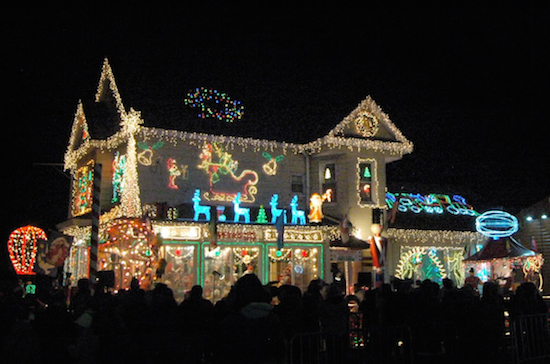 Frank Seddio’s house all lit up for Christmas. Photos by Arthur De Gaeta