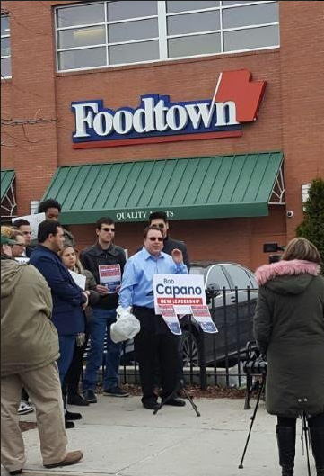 Bob Capano, an opponent of the city’s soon-to-be fee on plastic shopping bags, speaks out at a press conference in front of a Bay Ridge supermarket. Photo courtesy of Capano