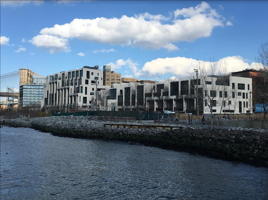 Condo sales are rolling right along at Pierhouse, seen here from Brooklyn Bridge Park. Eagle photos by Lore Croghan