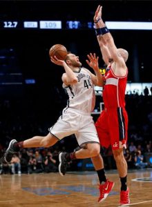 Bojan Bogdanovic goes up for two of his team-high 21 points, but the Nets’ sharpshooter misfired on a pair of chances to help Brooklyn end its season high-tying 11-game losing streak Wednesday night at Barclays Center. AP Photo by Kathy Willens