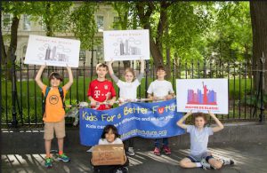 Members of Kids for a Better Future hold a press conference to call on Mayor Bill de Blasio to help homeless families. Photo by Nicole Edine/Coalition for the Homeless