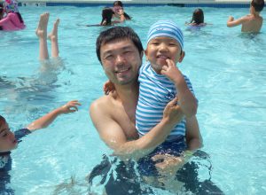 Visitors from Japan enjoyed a splash in the Pop-Up Pool on opening day in Brooklyn Bridge Park on Thursday. Eagle photos by Mary Frost