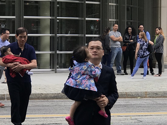 Shu Yong Yang walked out of Brooklyn Federal Court holding his daughter. Eagle photo by Paul Frangipane.