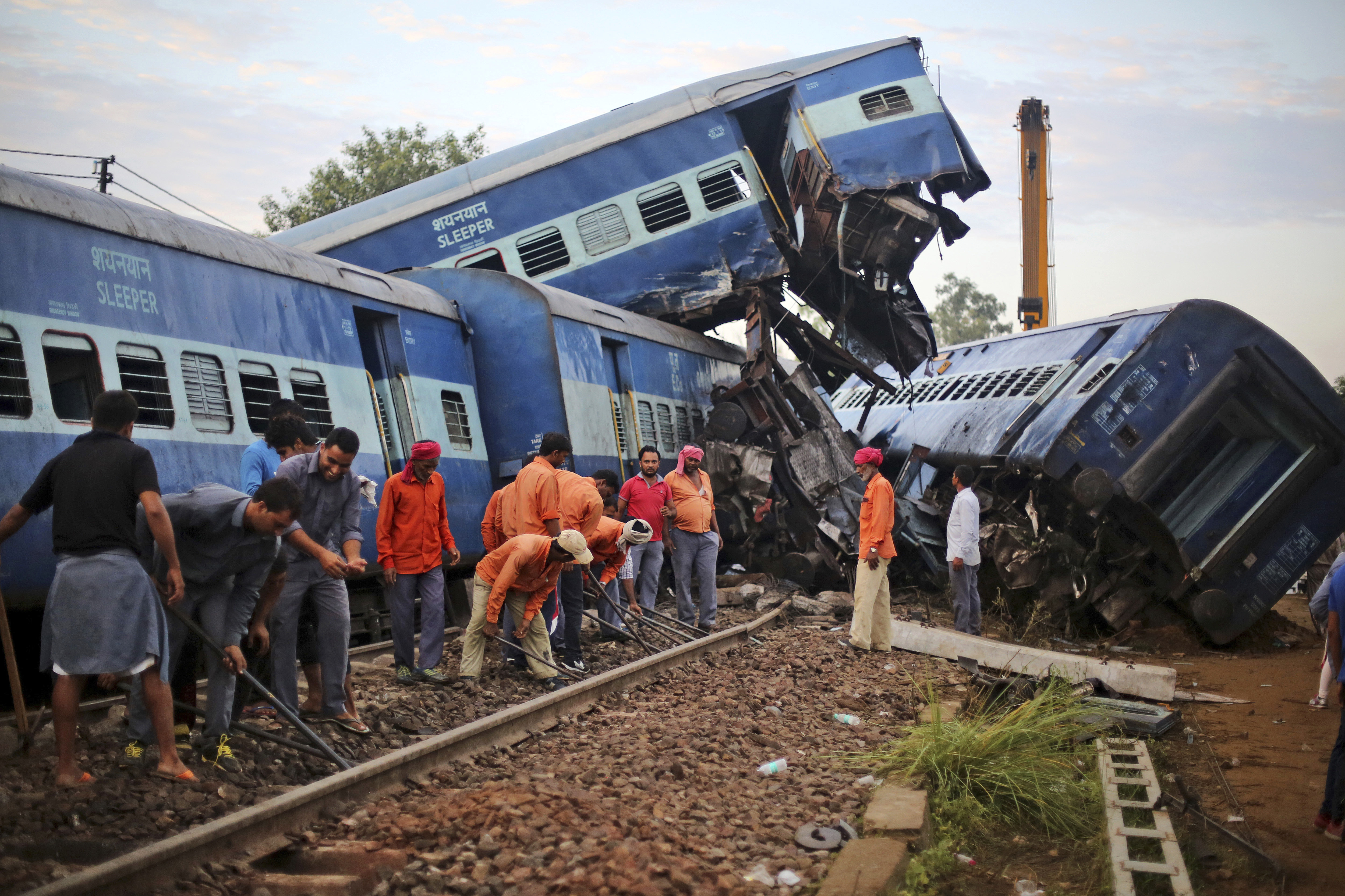 Происшествия крушение. Аварии и катастрофы на Железнодорожном транспорте. Железнодорожная авария. Крушение пассажирского поезда.