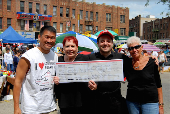 From left: Pat Singer holds a check presented to the Brighton Beach Neighborhood Association from former state Sen. Donald Halperin. From left: Eddie Mack, district manager of Community Board 13; event organizer Pat Singer; Daniel Abramson from the Mayor’s Office; and Sherry Falcone, president of the Brighton Beach Neighborhood Association. Eagle photos by Arthur De Gaeta