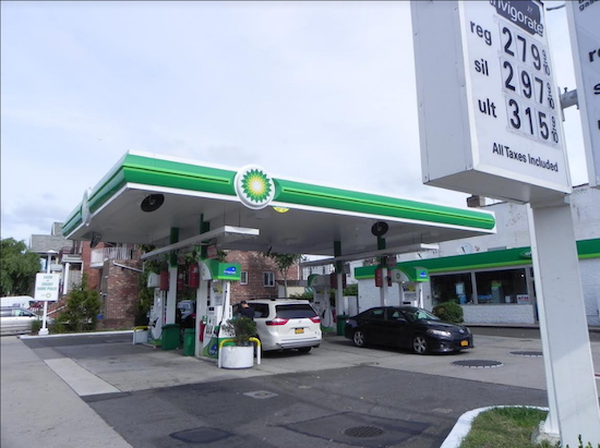 U.S. Sen. Charles Schumer says he is concerned that gasoline prices aren’t falling “back down to earth” as quickly as possible after Hurricanes Harvey and Irma. Photo shows a BP gas station on 18th Avenue in Bensonhurst. Eagle photo by Paula Katinas