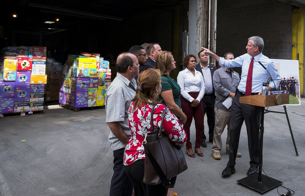 Mayor Bill de Blasio visited on Thursday the NYC Office of Emergency Management's warehouse in Brooklyn where supplies for Puerto Rico relief are being sorted for shipment. Photo by Edwin J. Torres/Mayoral Photography Office