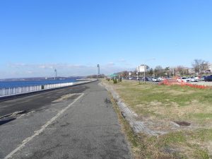 Large sections of the Shore Parkway Green Way are unprotected from the adjacent Belt Parkway, leaving bike riders, joggers and pedestrians vulnerable to wayward traffic. The photo was taken from the foot bridge on 17th Avenue looking west. Eagle photo by Paula Katinas