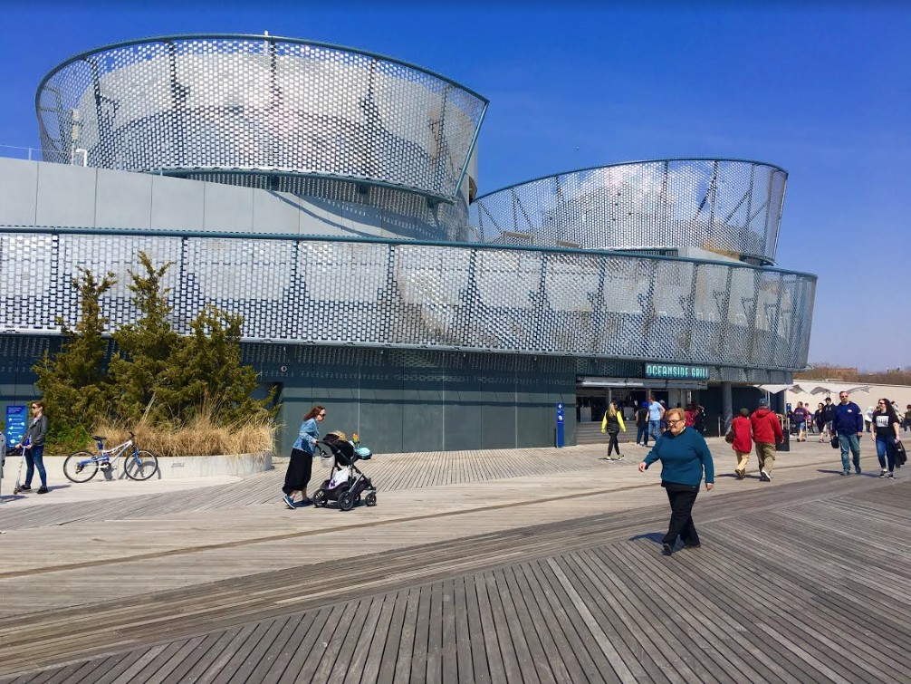 The Oceanside Grill has just opened at the New York Aquarium's newly constructed expansion.