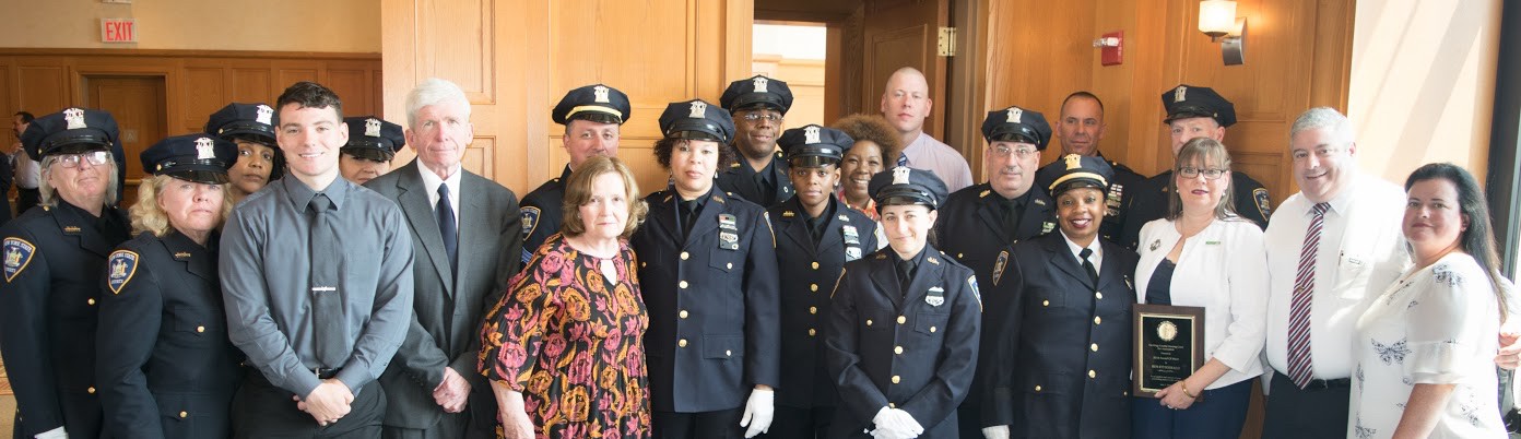 Court officers from the Kings County Civil Court and Housing Court stand with Maryann Fitzgerald (third from right, in white), the wife of deceased court officer Ben Fitzgerald, who was honored posthumously by KCHCBA.