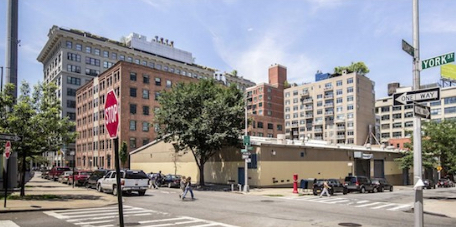 The building on the corner is 80 Adams St., which the Watchtower previously sold to developer Jeffrey Gershon. Photo courtesy of Jehovah’s Witnesses