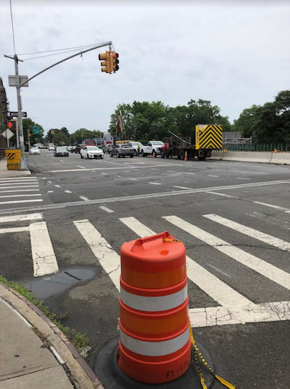 A view of the 86th Street Bridge from Gatling Place: Traffic is still flowing on the bridge but the closure of the Gowanus Expressway entrance and exit will likely lead to confusion for drivers. Eagle photo by Paula Katinas