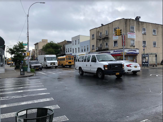 Traffic on Bath Avenue near 18th Avenue appeared to be moving smoothly when a photographer from this newspaper stopped by on the morning of Sept. 18 to take a photo. But local residents and Community Board 11 members say the thoroughfare is usually jammed. Eagle photo by Paula Katinas