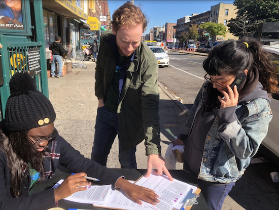 The Riders Alliance hosted a Mobile Phone Bank to Fix The Subways in Sunset Park. Eagle photo by Jaime DeJesus