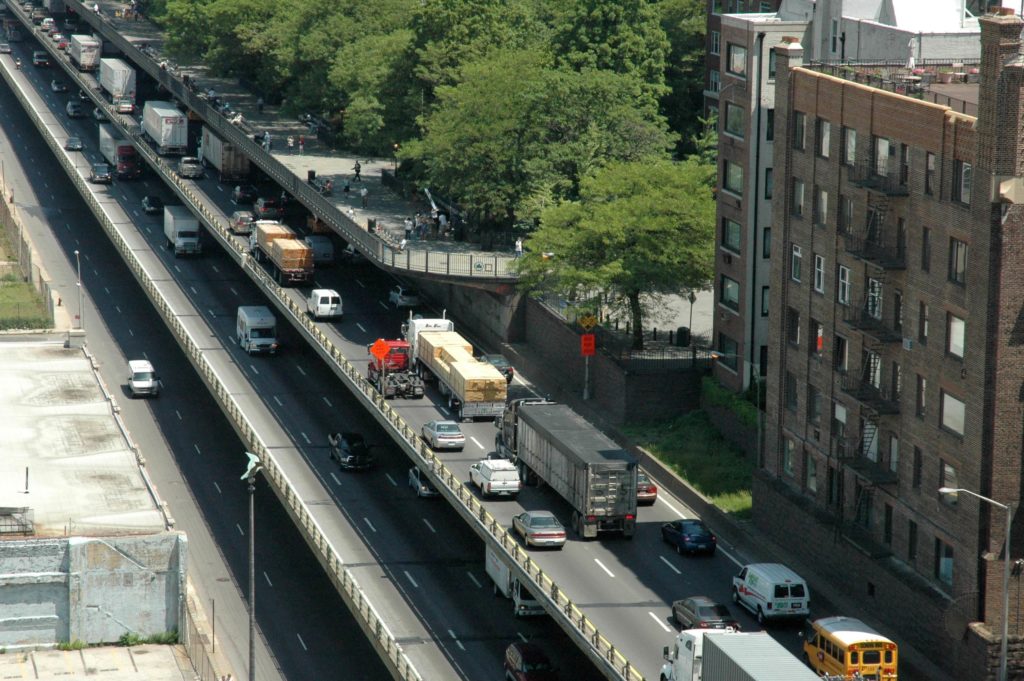 Opponents of the city’s plan to replace the scenic Brooklyn Heights Promenade with a six-lane highway during reconstruction of the Brooklyn-Queens Expressway see new hope for congestion pricing, which will reduce traffic on the highway and allow alternate options to be considered. Eagle photo by Don Evans
