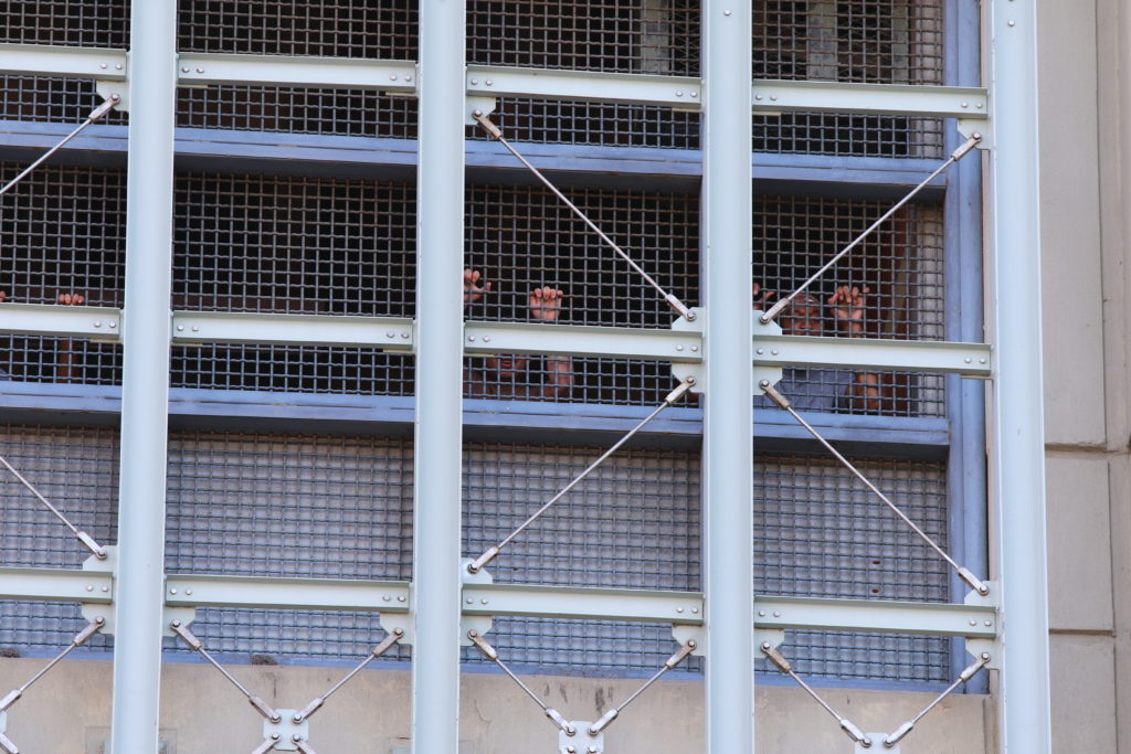 Detainees inside Sunset Park’s huge Metropolitan Detention Center are continuing to report heating issues. Eagle Photo by Andy Katz