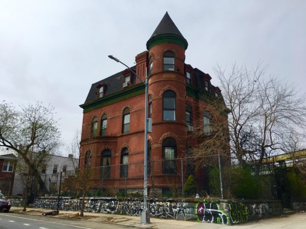 Catherina Lipsius House is a landmarked brewer’s mansion on Bushwick Avenue. Eagle photo by Lore Croghan