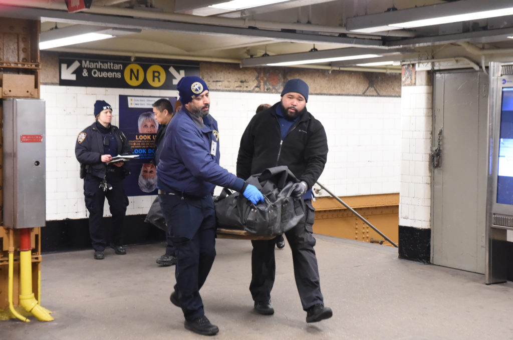 Medical examiners remove the body of a woman who was killed on the subway tracks at the 59th Street station in Sunset Park. Eagle photo by Todd Maisel